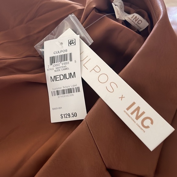 NC International Concepts
CULPOS X Oversize Blazer Faux-Leather - Picture 3 of 3